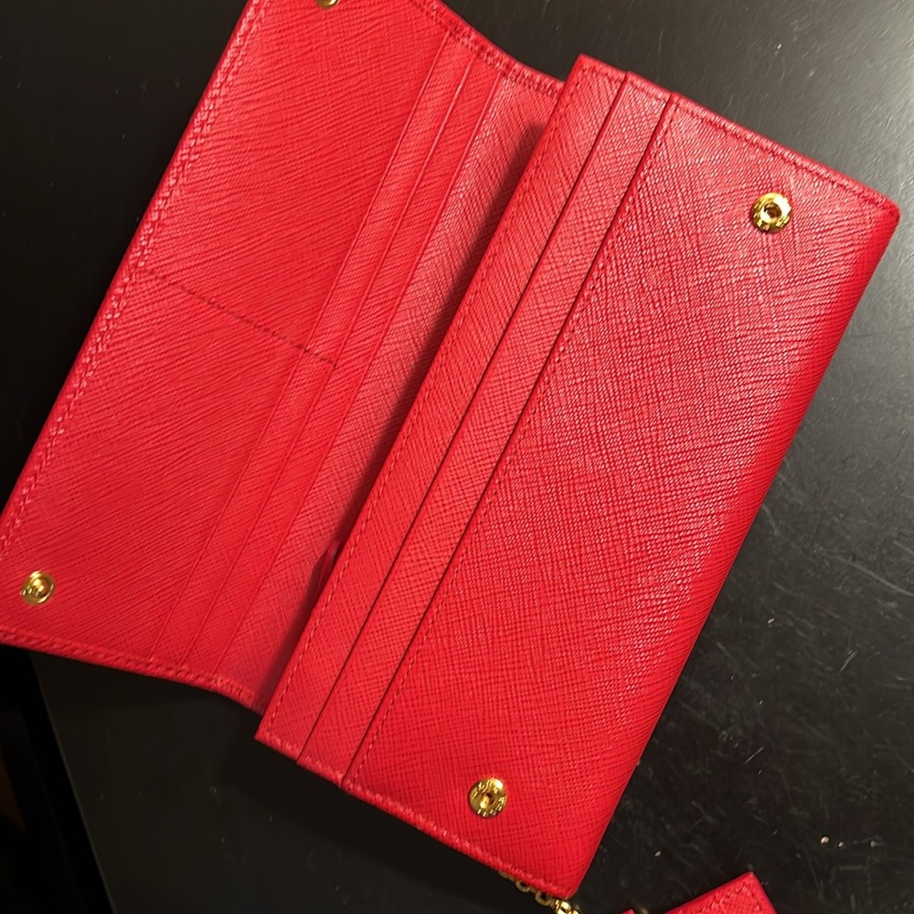 🔥 💯 Authentic Prada Wallet - Picture 8 of 10